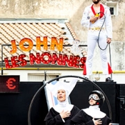 John et les nonnes